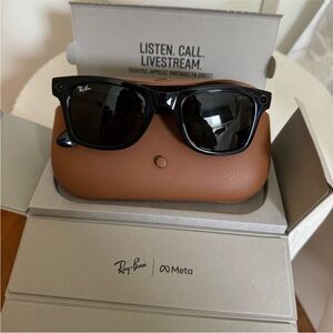 Ray Ban Meta Wayfarer Sunglasses - Matte Black, Polarized